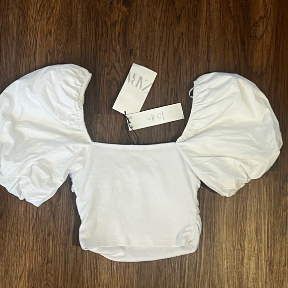 Puff sleeve White Top - Picture 4 of 4